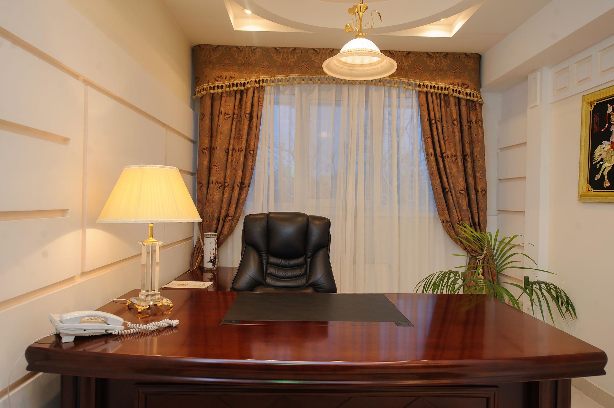 Hotel Royal Park Kisinyov Kültér fotó