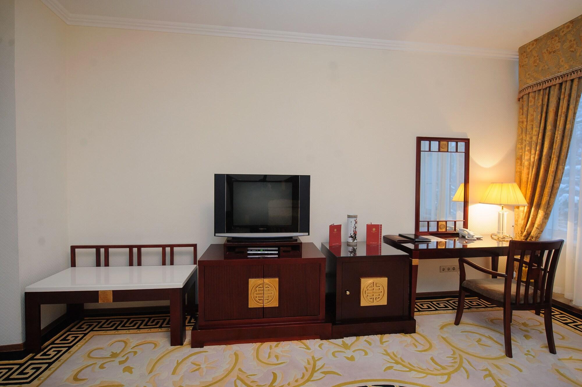 Hotel Royal Park Kisinyov Kültér fotó