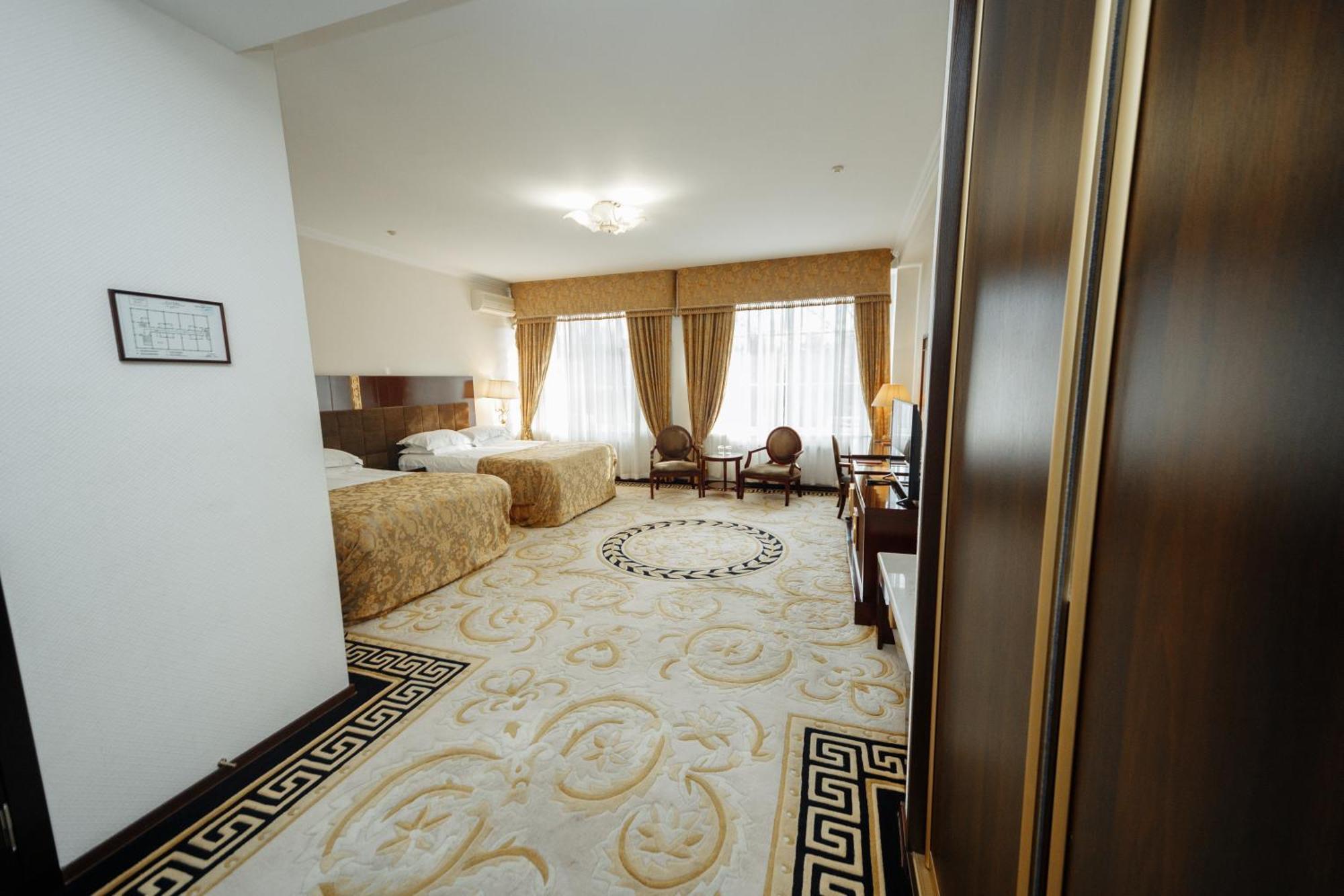 Hotel Royal Park Kisinyov Kültér fotó