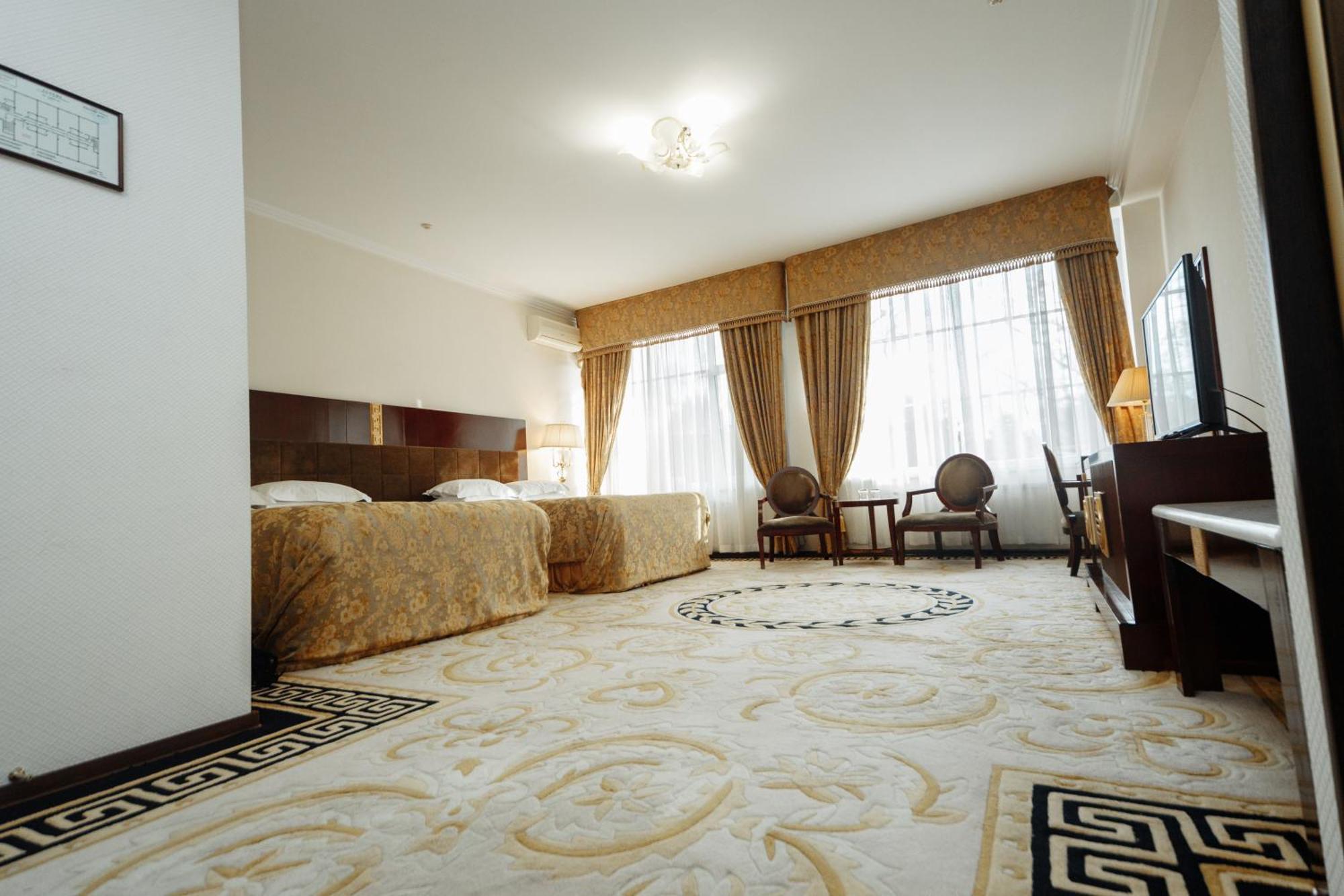 Hotel Royal Park Kisinyov Kültér fotó