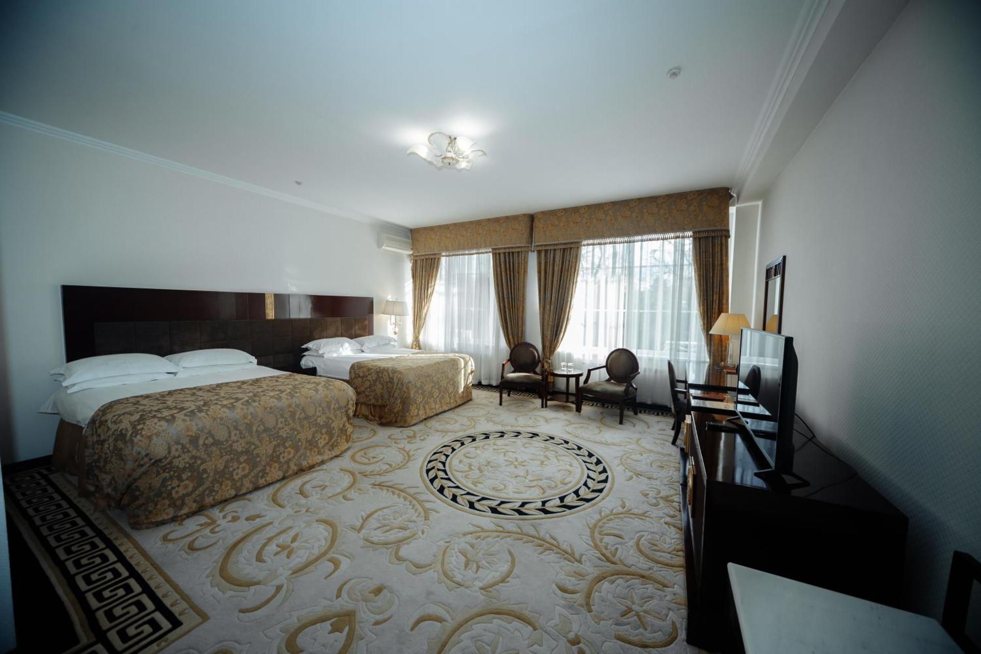 Hotel Royal Park Kisinyov Kültér fotó