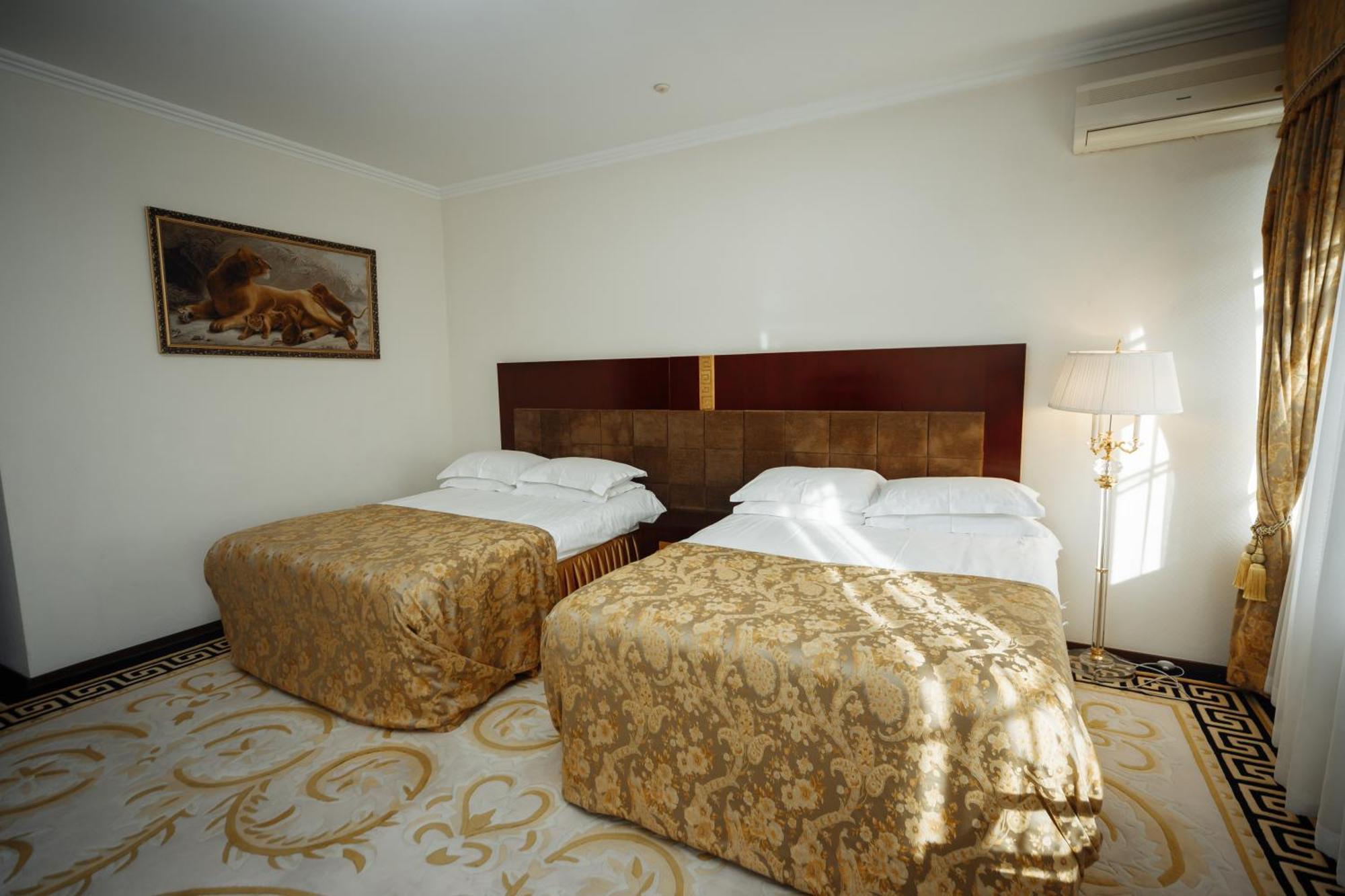 Hotel Royal Park Kisinyov Kültér fotó