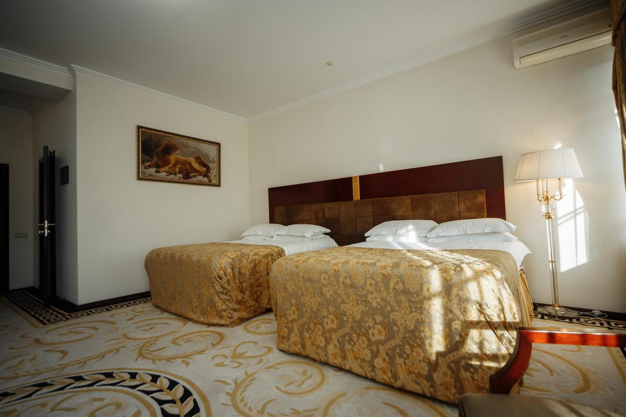 Hotel Royal Park Kisinyov Kültér fotó