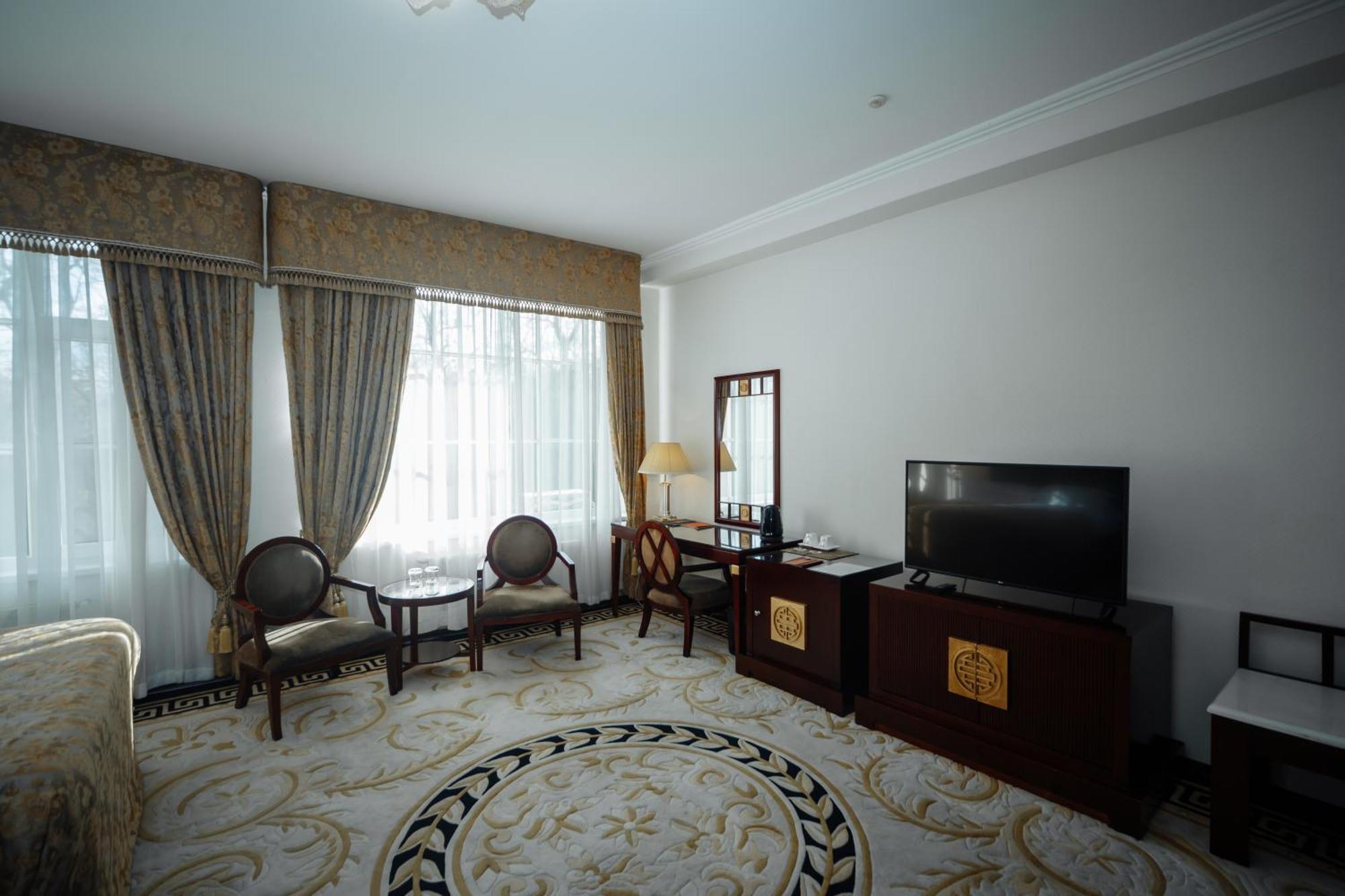 Hotel Royal Park Kisinyov Kültér fotó