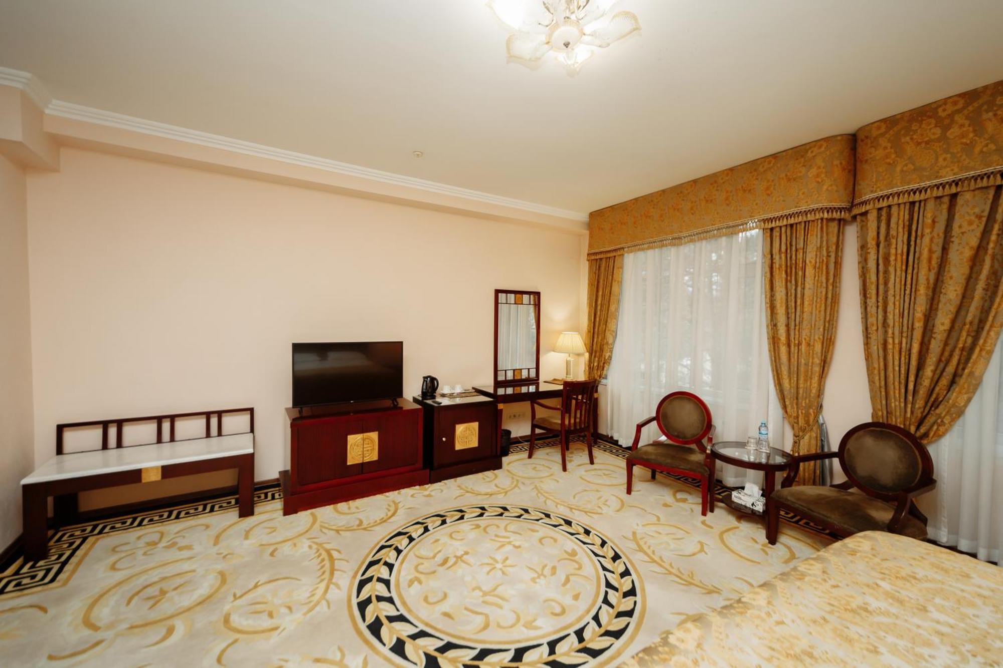 Hotel Royal Park Kisinyov Kültér fotó