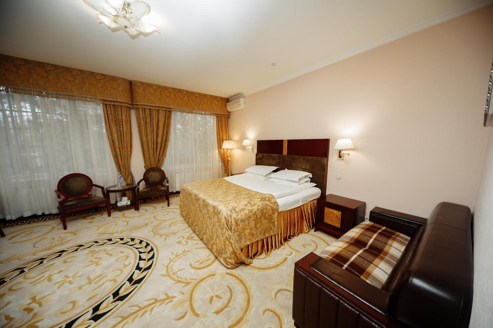 Hotel Royal Park Kisinyov Kültér fotó