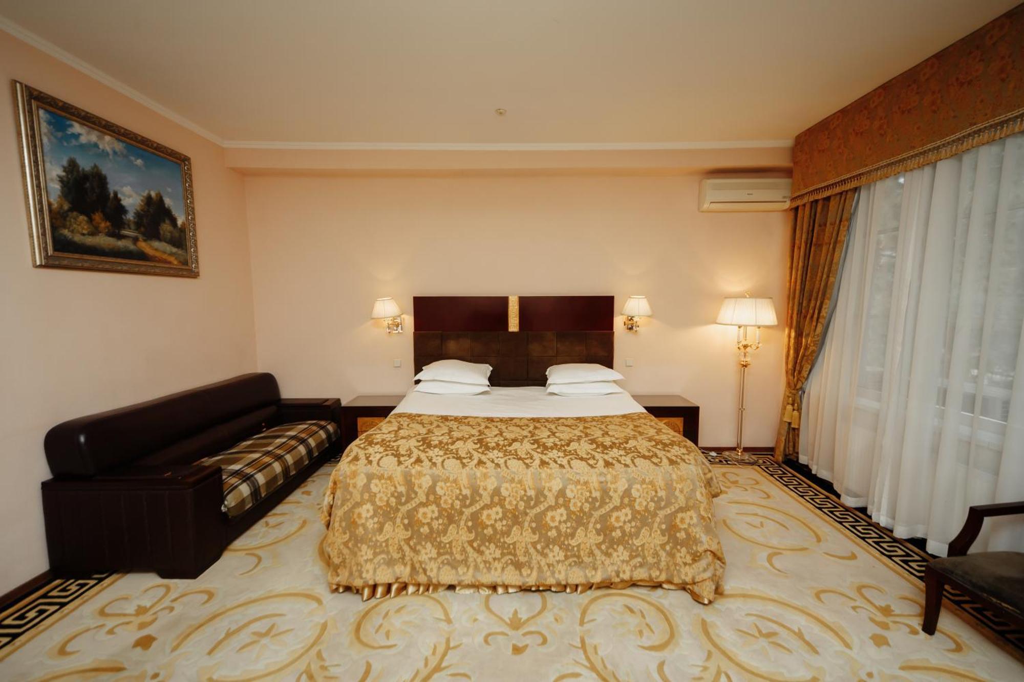 Hotel Royal Park Kisinyov Kültér fotó