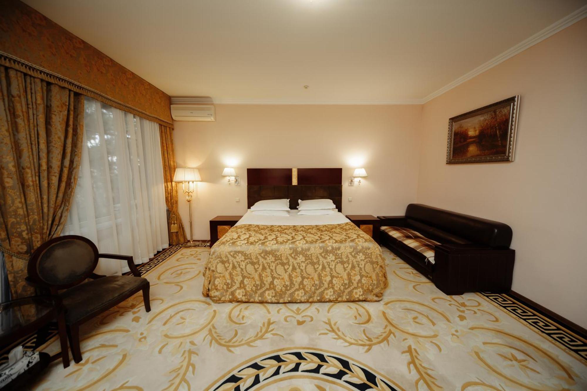 Hotel Royal Park Kisinyov Kültér fotó