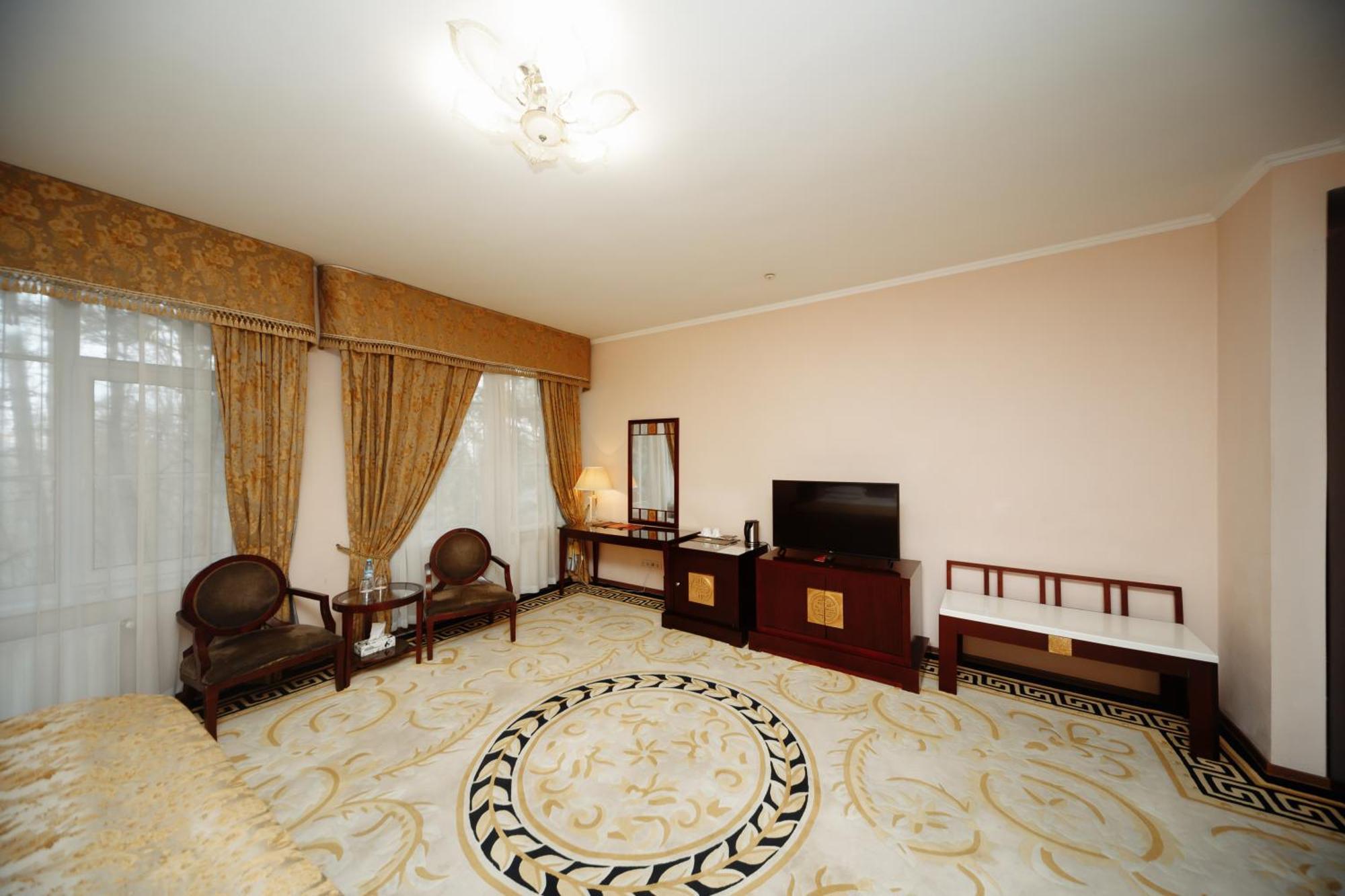 Hotel Royal Park Kisinyov Kültér fotó