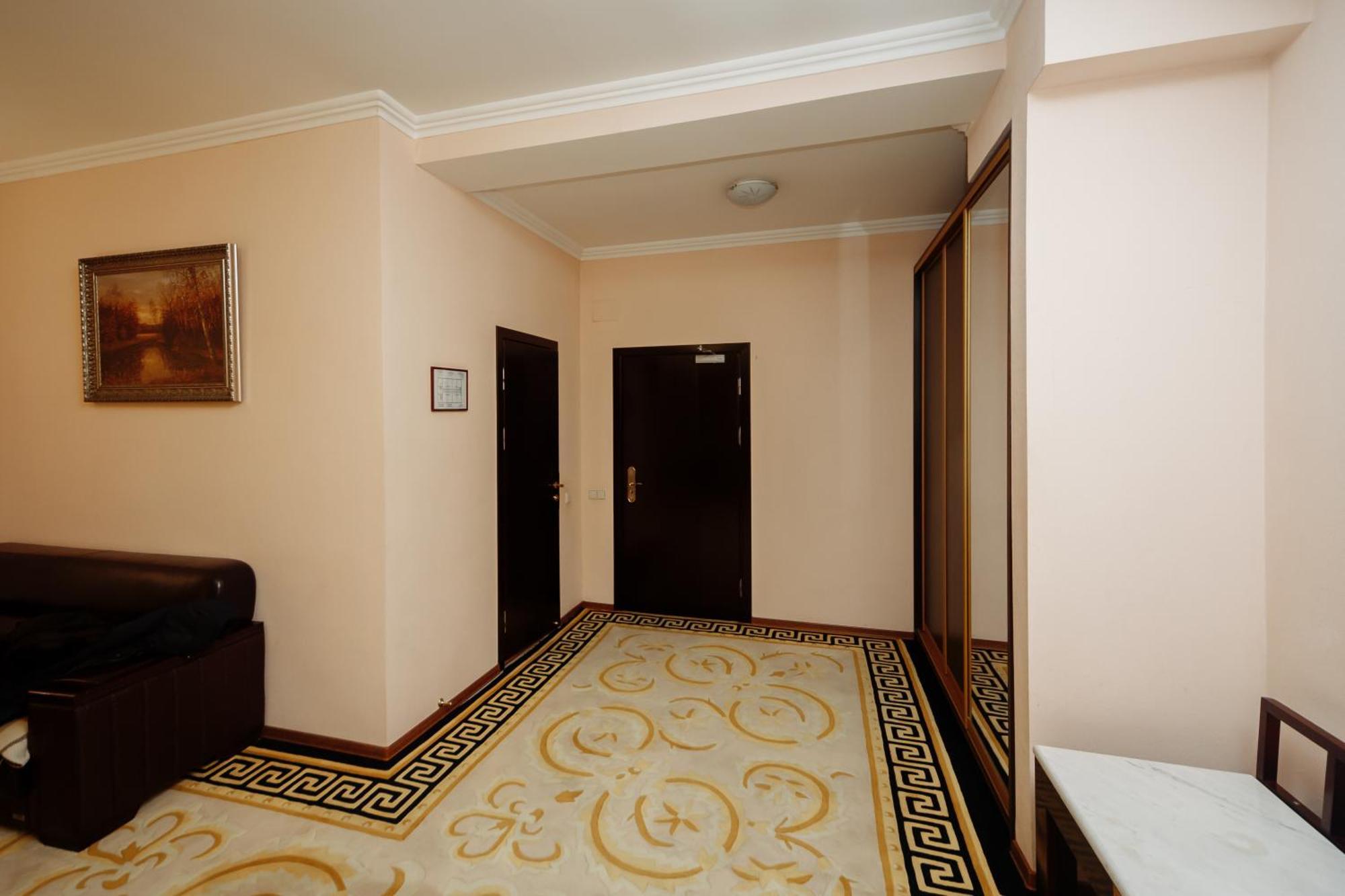 Hotel Royal Park Kisinyov Kültér fotó