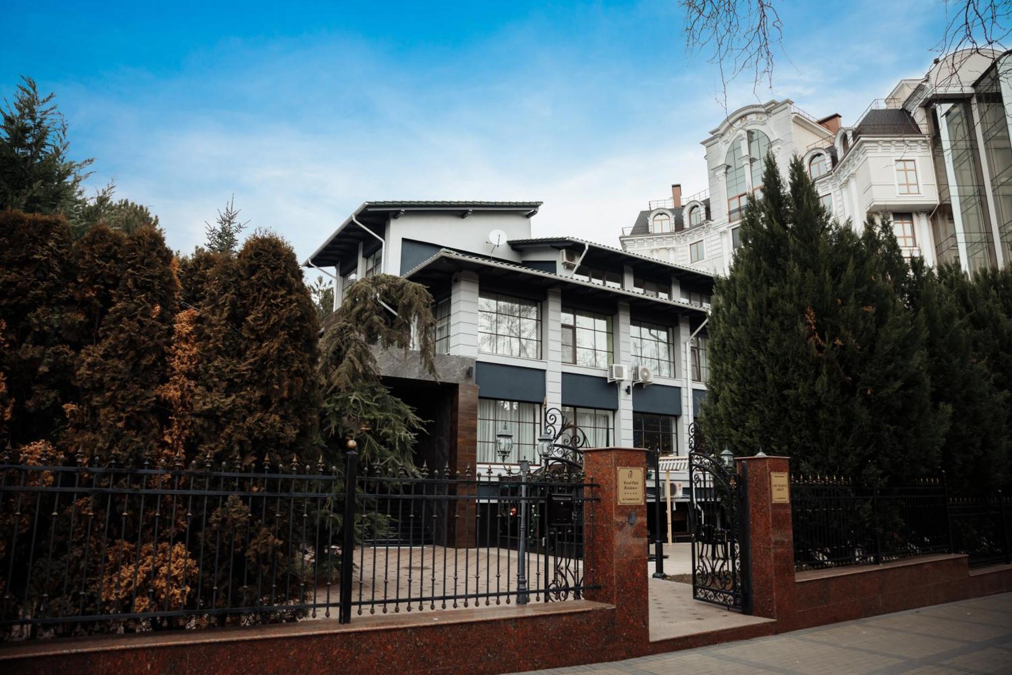 Hotel Royal Park Kisinyov Kültér fotó